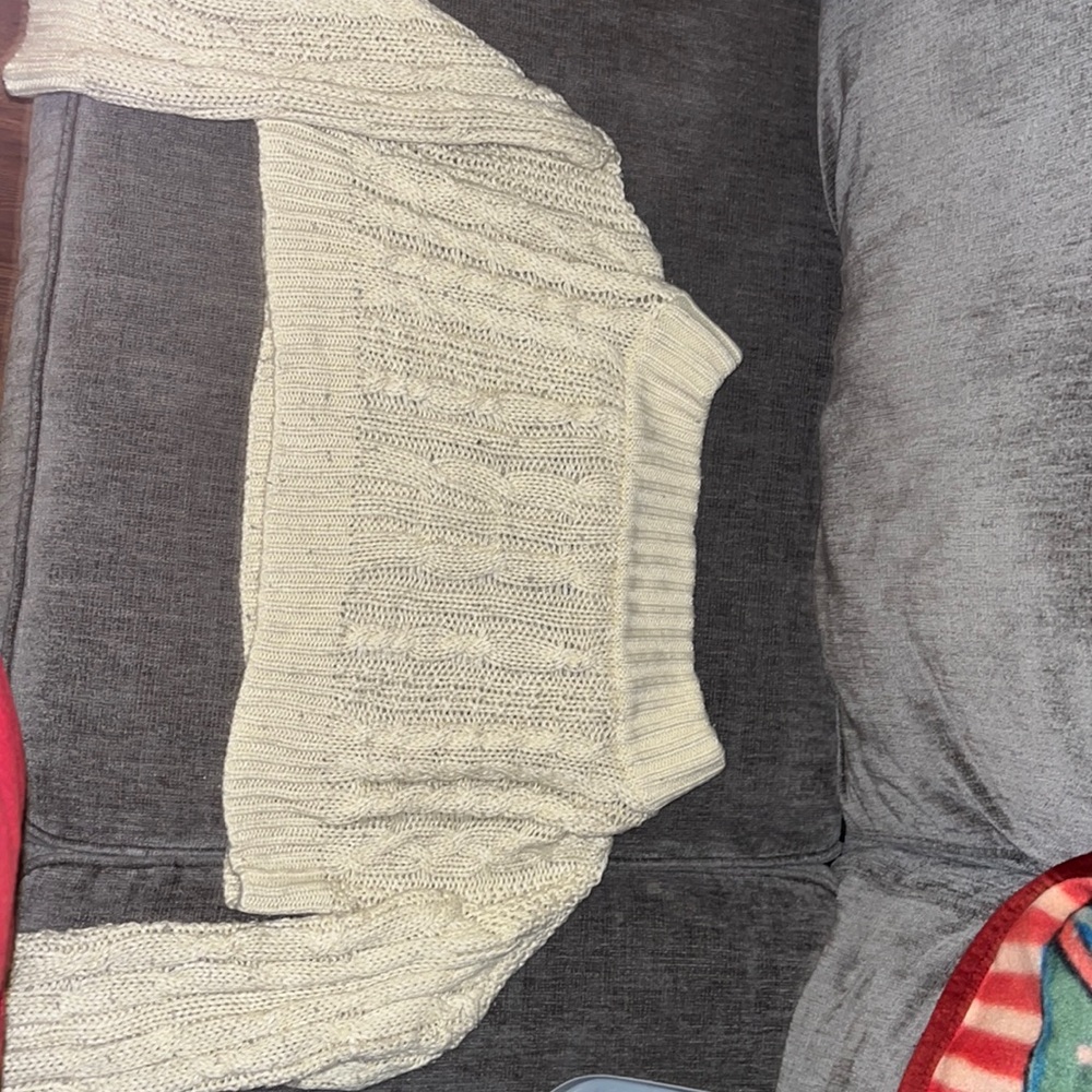 Knitted sweater crop